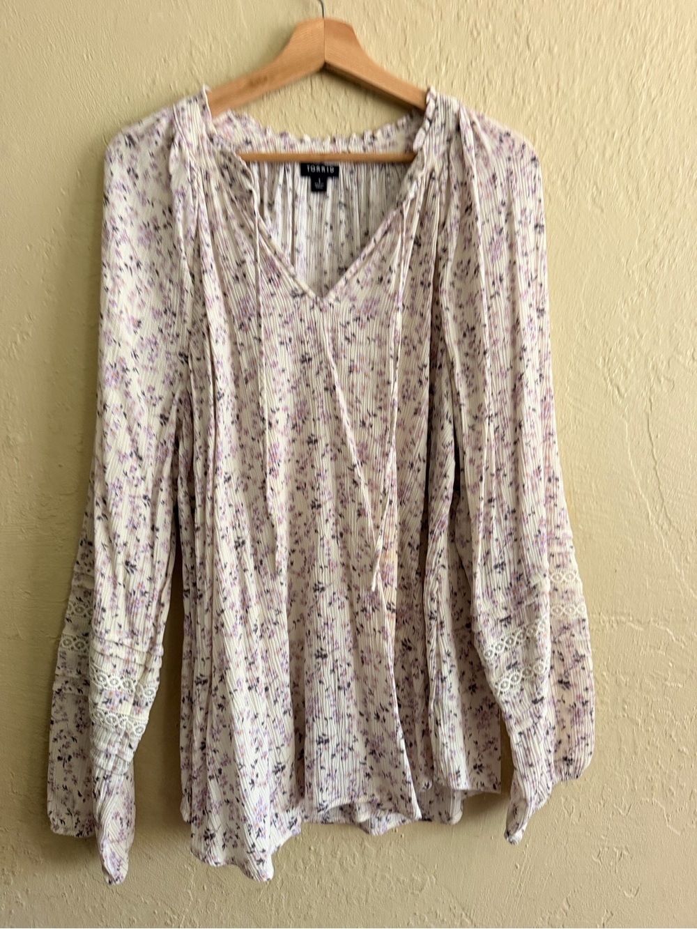 torrid Cream Floral V-Neck Tie Blouse with Lavender Accents